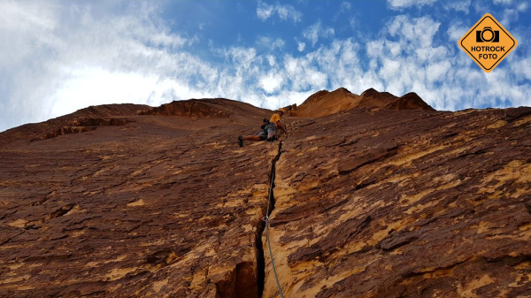 Třetí délka cesty Triassic Sands 5.10b v Black Velvet Canyon. Foto: HOTROCK.cz