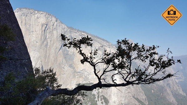 Je tu nádherné lezení, střídavě stěnou a střídavě trhlinami. Foto: HOTROCK.cz