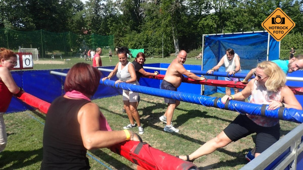 2020-lidsky-fotbal-oblibena-atrakce-pro-vas-teambuilding/hotrock-zabavna-atrakce-lidsky-stolni-fotbal-02.jpg