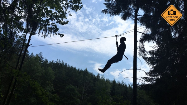 Jízda na zipline - lanové dráze.
